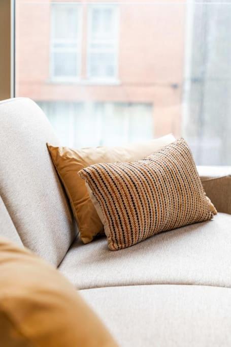 Chic 2-bedroom Haven In *