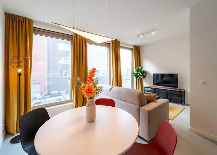 Chic 2-Bedroom Haven In Antwerp