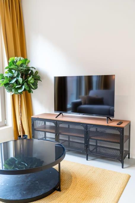Chic 2-bedroom Haven In Appartement Antwerpen