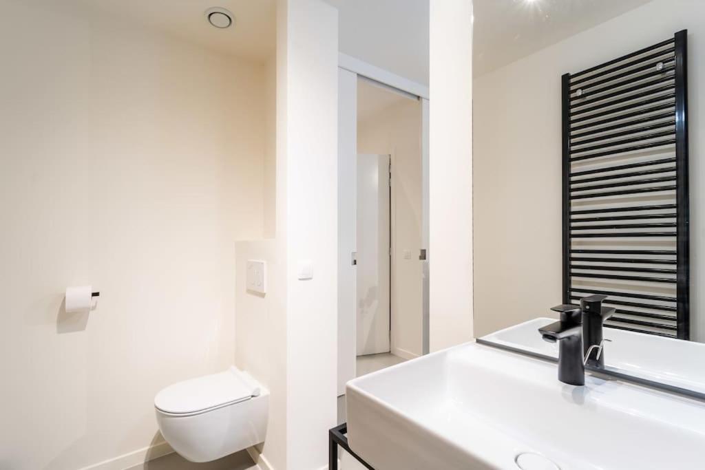 Appartement Chic 2-bedroom Haven In *