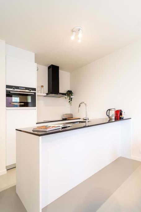 Chic 2-bedroom Haven In Appartement *